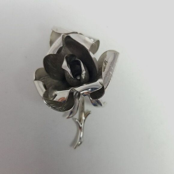 Vintage 3D Rose Shape Brooch, Silver Tone Setting Signed JP, Retro Unisex Estate - Picture 1 of 7